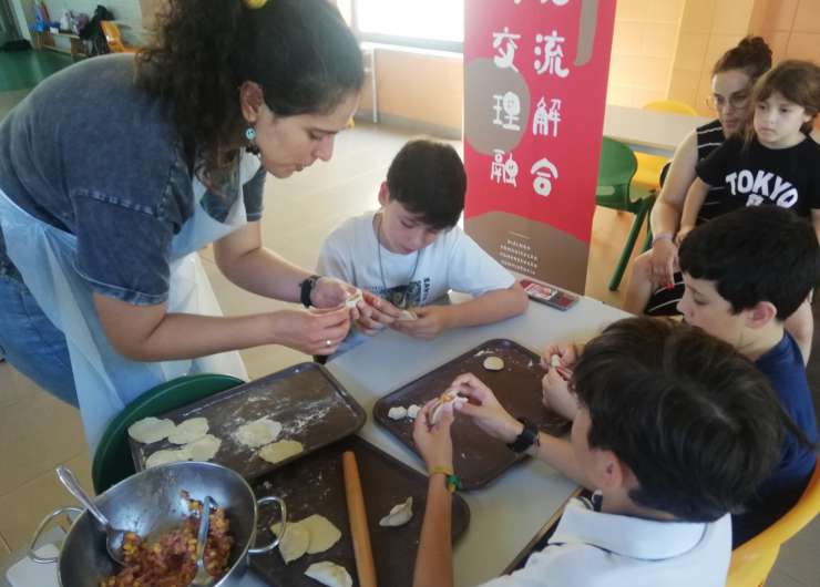 “Aromas e Sabores da China” – ICUM organiza workshop de jiaozi na Escola de Cristelos