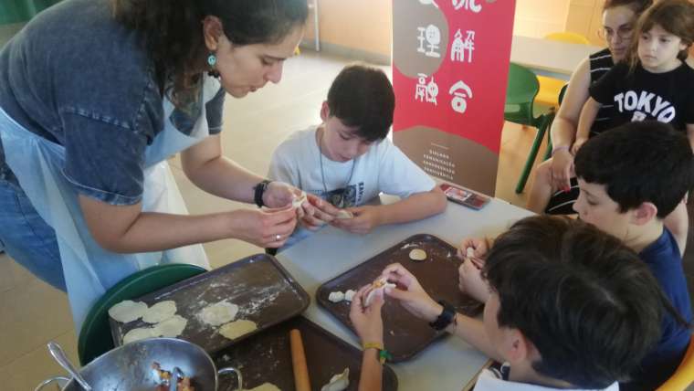 “Aromas e Sabores da China” – ICUM organiza workshop de jiaozi na Escola de Cristelos
